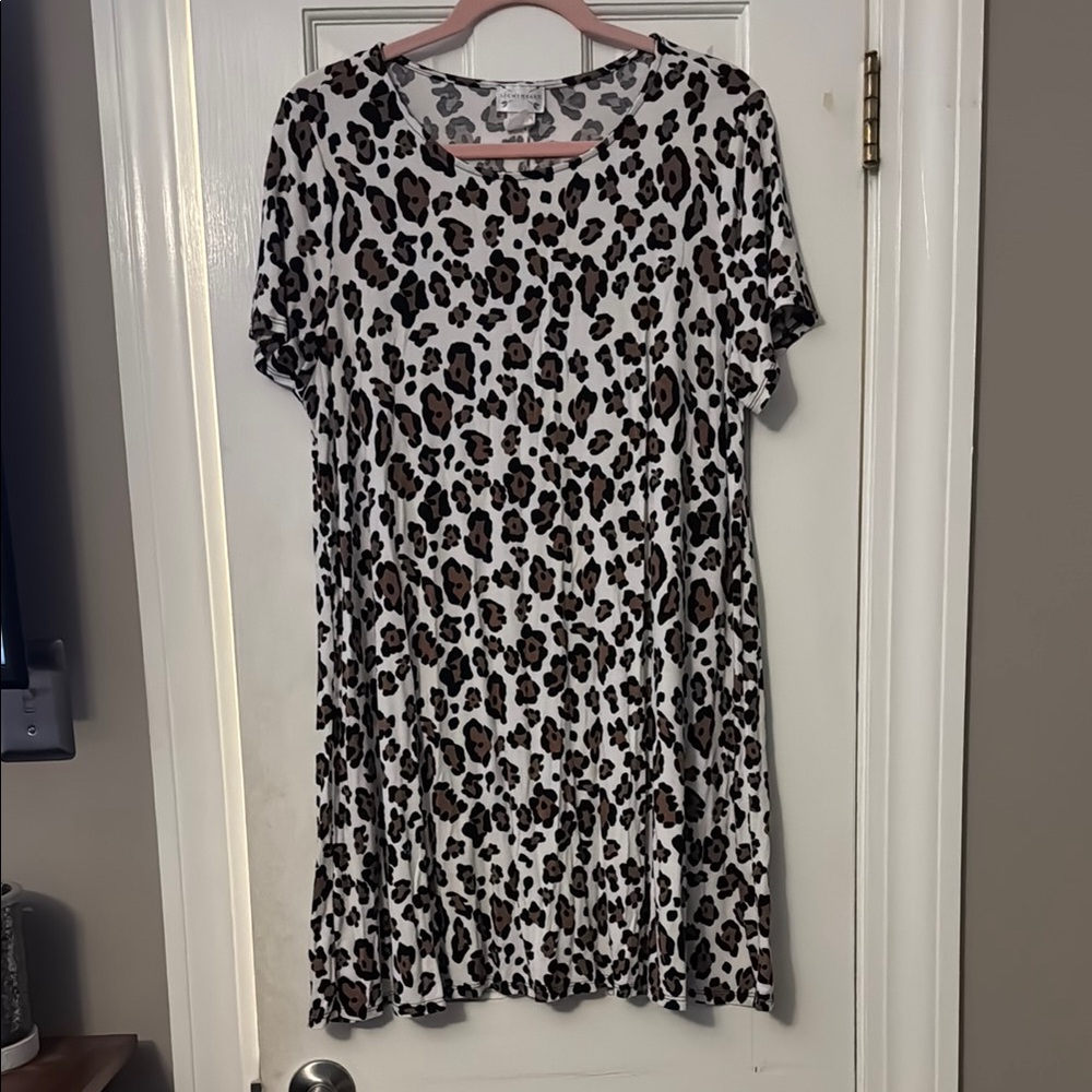 Black and White Casual Mini Dress with Crew Neck